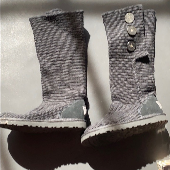 UGG Boots - Picture 1 of 6